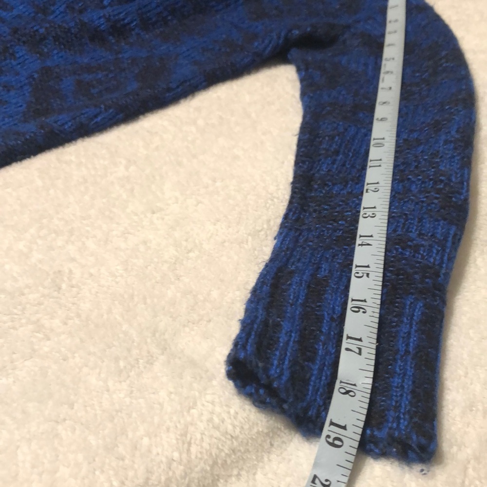 Blue Aztec sweater - Picture 5 of 8